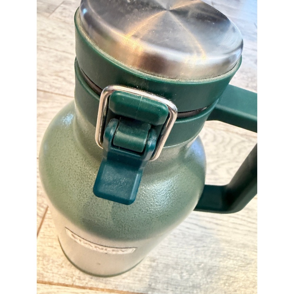 Stanley Classic Vacuum Growler 64 oz Hammertone Stainless Steel 1.9L Easy Pour - Picture 7 of 11